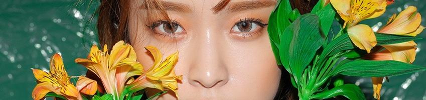 4 Steps to Dealing With Super Oily, Shiny Skin (While Still Keeping the Glow)